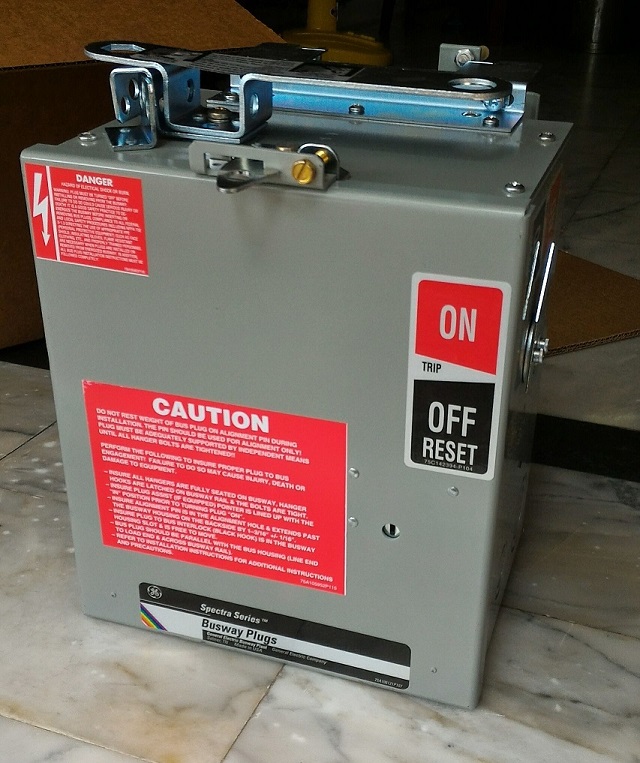 GE plug in box 100A frame front outlook