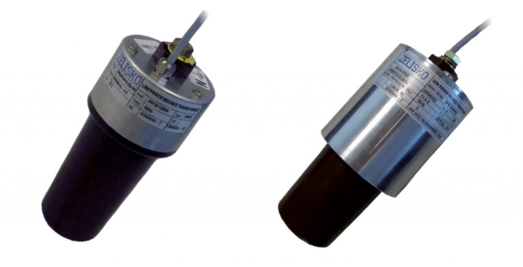 Voltage sensor for both symetrical and asymetrical connector